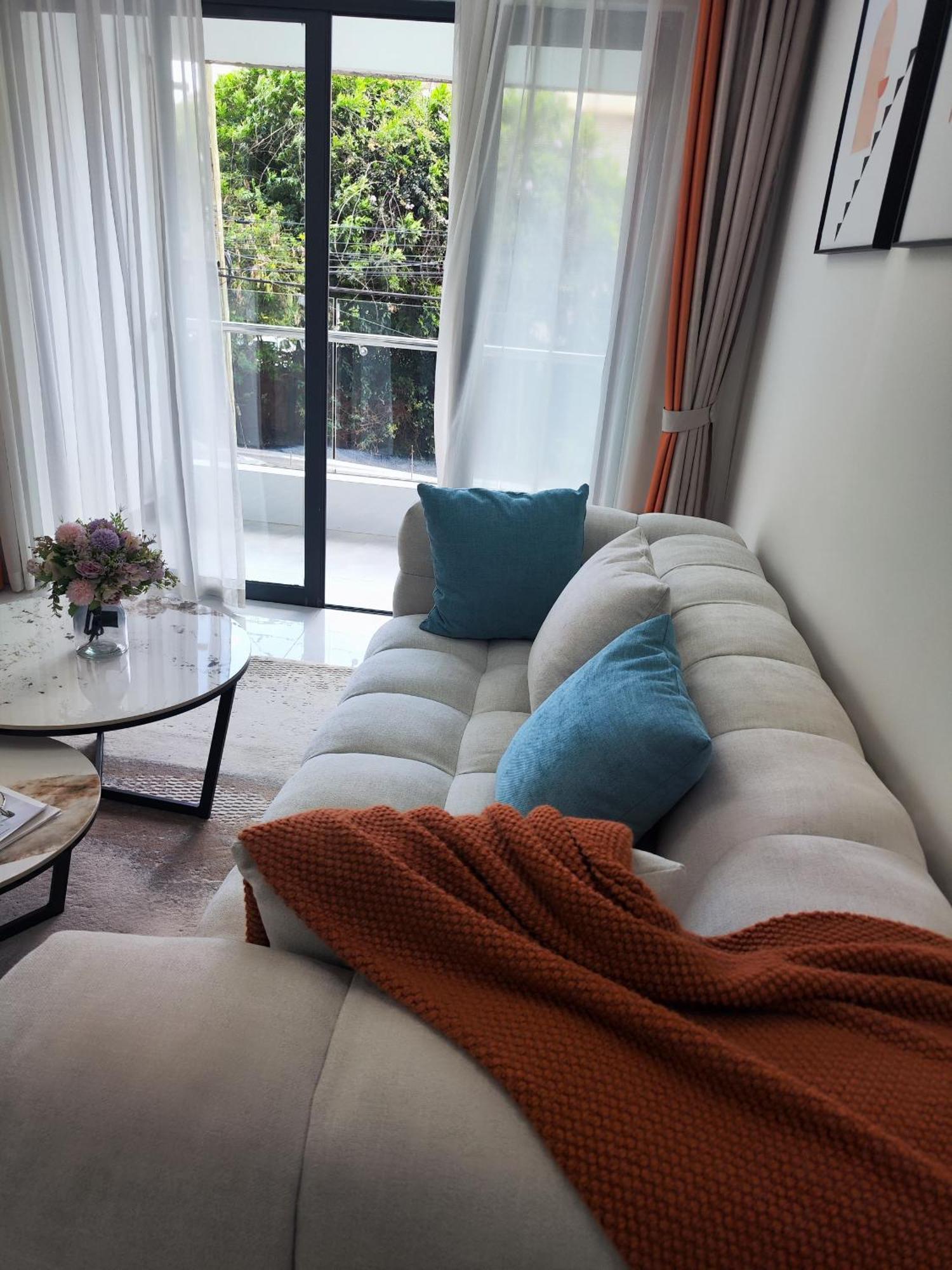 Silent Nights At Lola's Apartamento